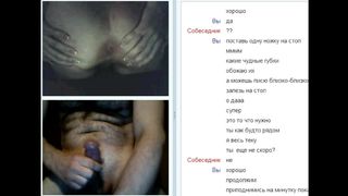 Молодая девушка показывает волосатому парню дырочки и вместе с ним мастурбирует